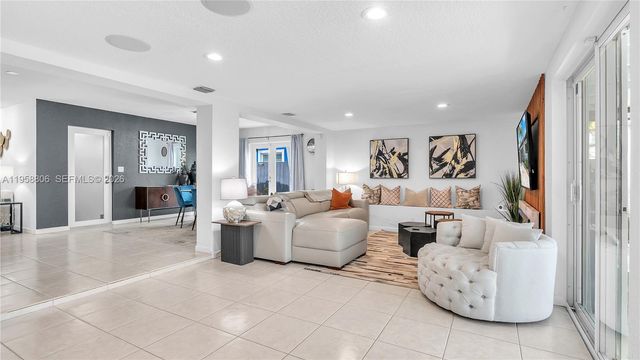 1715 NE 40th St 1715, Oakland Park, FL 33334