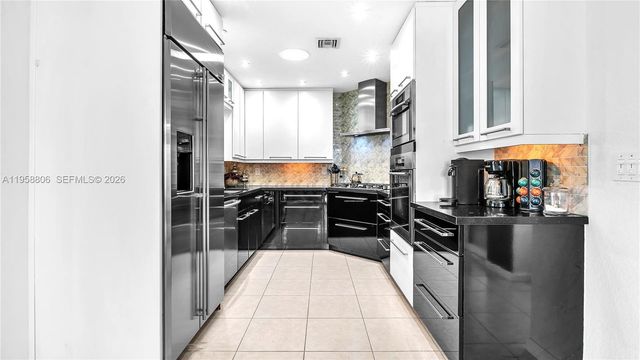 1715 NE 40th St 1715, Oakland Park, FL 33334