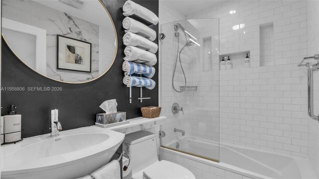 1715 NE 40th St 1715, Oakland Park, FL 33334