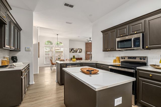 9041 San Joaquin Trail, Fort Worth, TX 76118