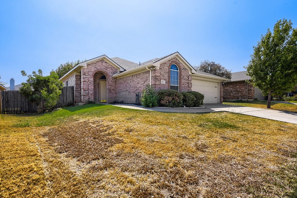 6221 Brooklynn Drive, Fort Worth, TX 76179 — photo 2