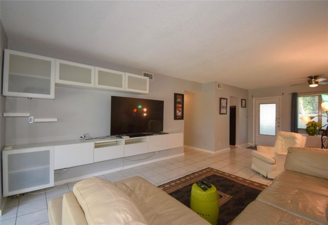 2161 NE 42nd Court 114, Lighthouse Point, FL 33064