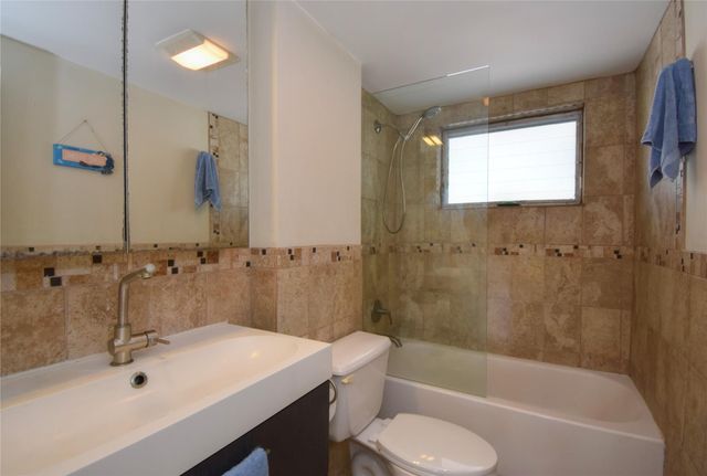 2161 NE 42nd Court 114, Lighthouse Point, FL 33064