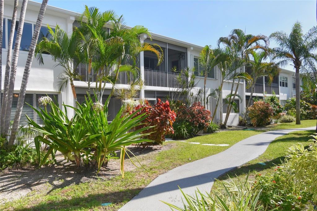 2161 NE 42nd Court 114, Lighthouse Point, FL 33064