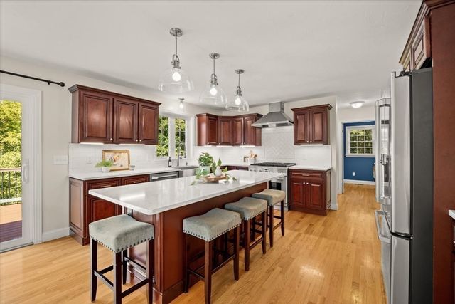 4 Look Out Circle, Middleboro, MA 02346