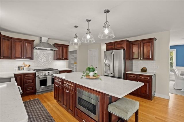 4 Look Out Circle, Middleboro, MA 02346
