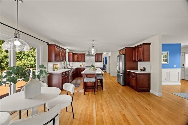 4 Look Out Circle, Middleboro, MA 02346