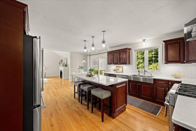 4 Look Out Circle, Middleboro, MA 02346