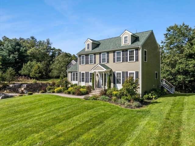 4 Look Out Circle, Middleboro, MA 02346
