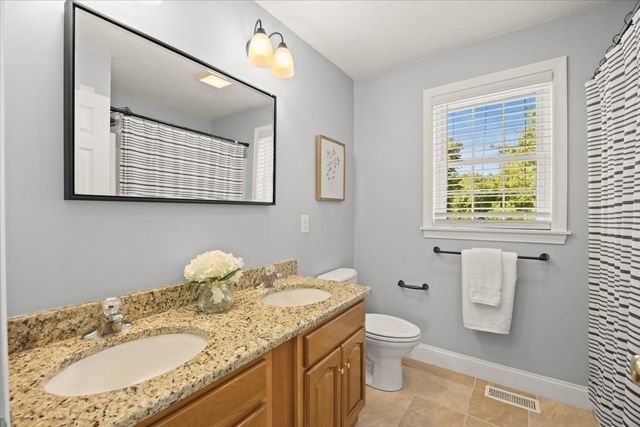 4 Look Out Circle, Middleboro, MA 02346
