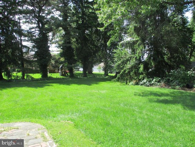 52 PAISLEY RD, Richboro, PA 18954