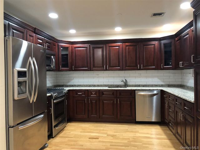 147 Main Street 2-H, Mineola, NY 11501