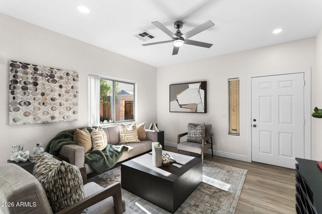 2723 E SCHILIRO Circle, Phoenix, AZ 85032