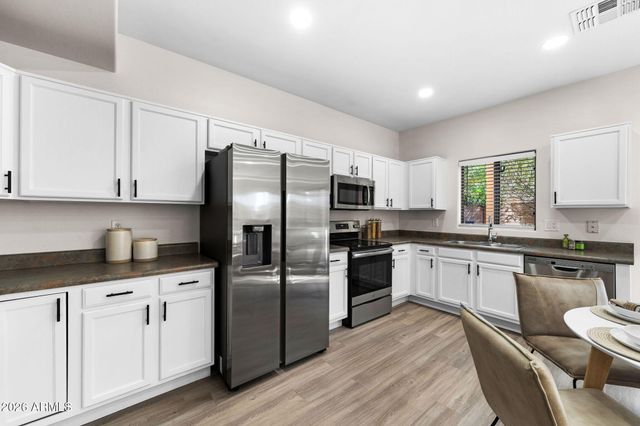 2723 E SCHILIRO Circle, Phoenix, AZ 85032