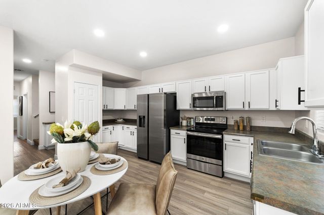 2723 E SCHILIRO Circle, Phoenix, AZ 85032