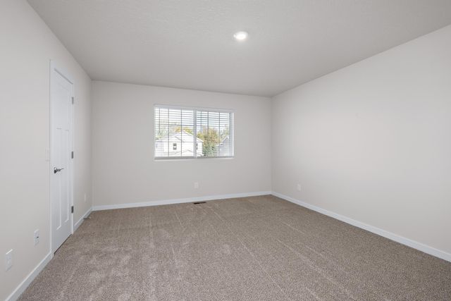 724 Spruce Street N, Cambridge, MN 55008