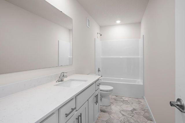 724 Spruce Street N, Cambridge, MN 55008