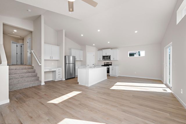 724 Spruce Street N, Cambridge, MN 55008