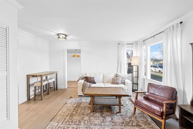 624 Morningside Dr, Salina, KS 67401