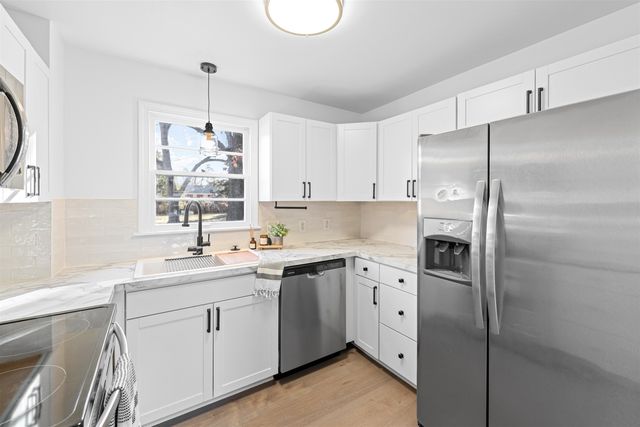 624 Morningside Dr, Salina, KS 67401