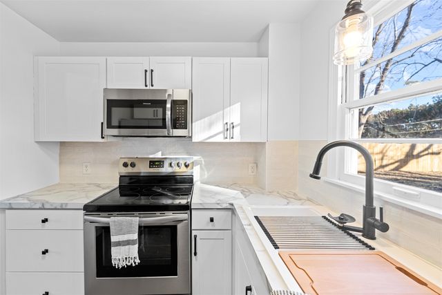 624 Morningside Dr, Salina, KS 67401