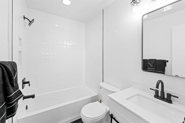 624 Morningside Dr, Salina, KS 67401