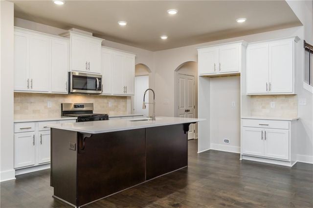 2963 Parkwood Road, Snellville, GA 30039