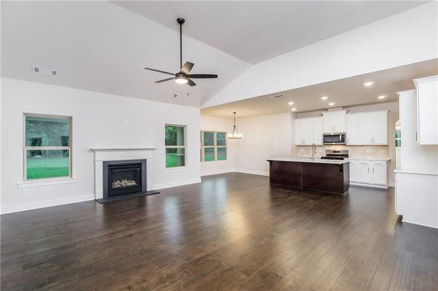 2963 Parkwood Road, Snellville, GA 30039