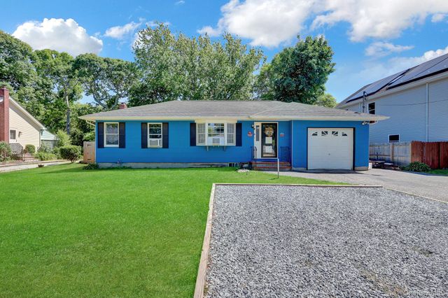 86 Parkview Drive, Shirley, NY 11967