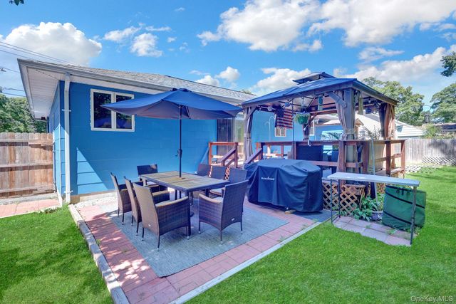 86 Parkview Drive, Shirley, NY 11967