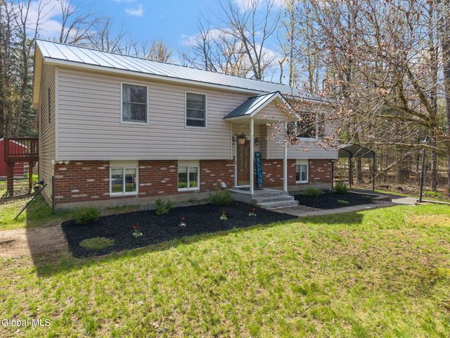 521 N Creek Road, Greenfield, NY 12833
