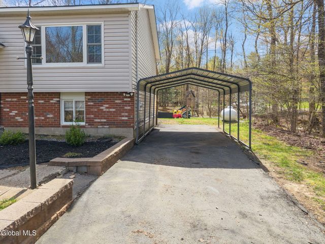 521 N Creek Road, Greenfield, NY 12833