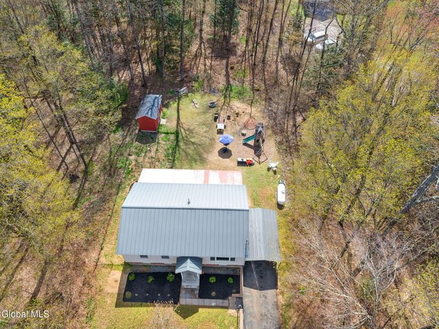 521 N Creek Road, Greenfield, NY 12833