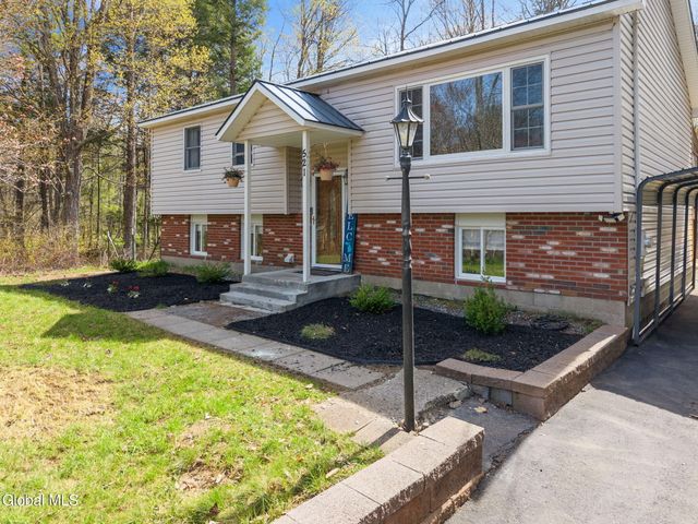 521 N Creek Road, Greenfield, NY 12833