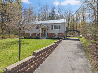 521 N Creek Road, Greenfield, NY 12833