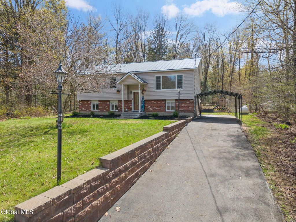 521 N Creek Road, Greenfield, NY 12833