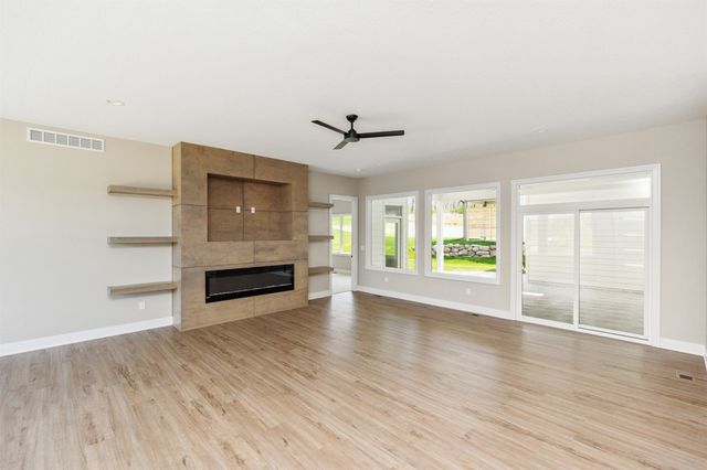1247 Arbor Woods Drive, Pleasant Hill, IA 50327