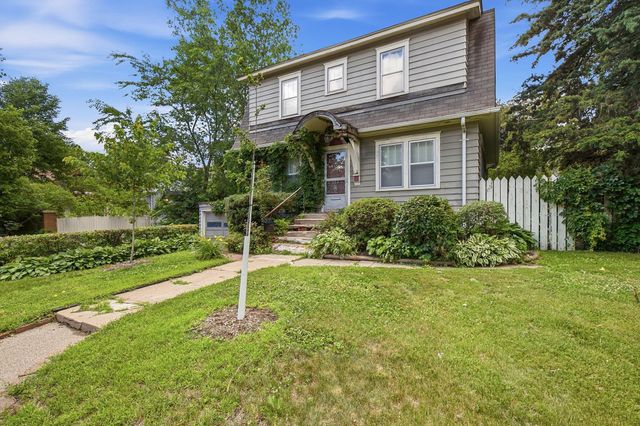 589 Lexington Parkway N, Saint Paul, MN 55104