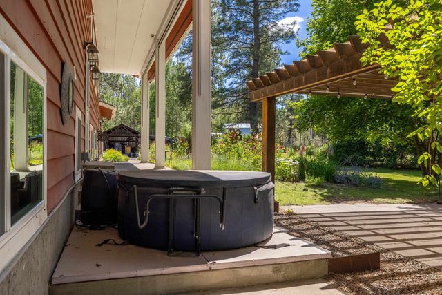 7608 S Welcome Rd, Medical Lake, WA 99022