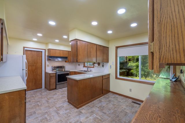 7608 S Welcome Rd, Medical Lake, WA 99022