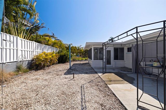 176 175TH AVENUE E, Redington Shores, FL 33708