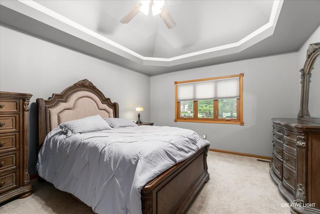 5 W Royal Oaks Drive, Bristol, IL 60512