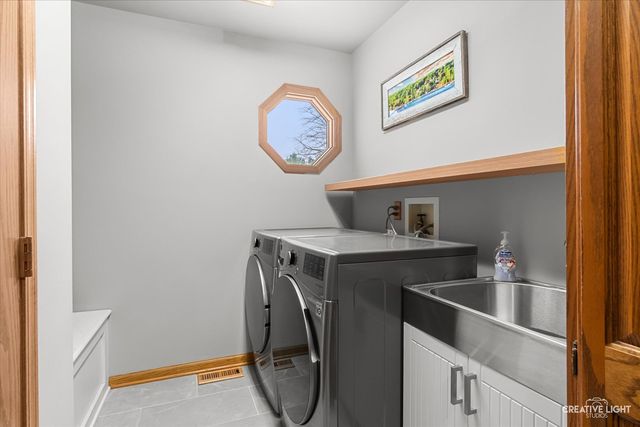 5 W Royal Oaks Drive, Bristol, IL 60512