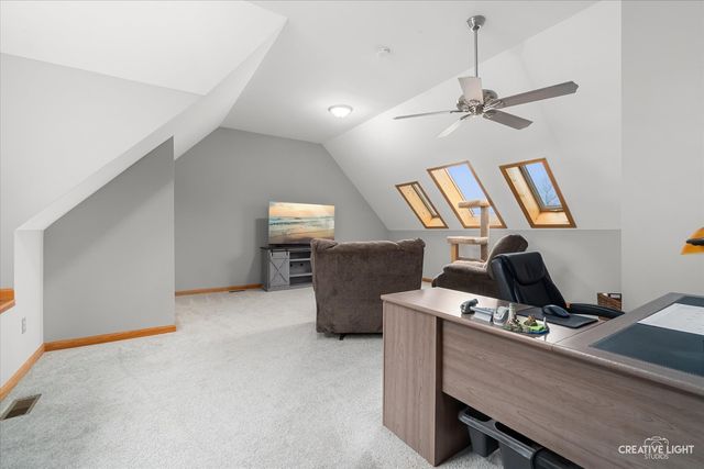 5 W Royal Oaks Drive, Bristol, IL 60512