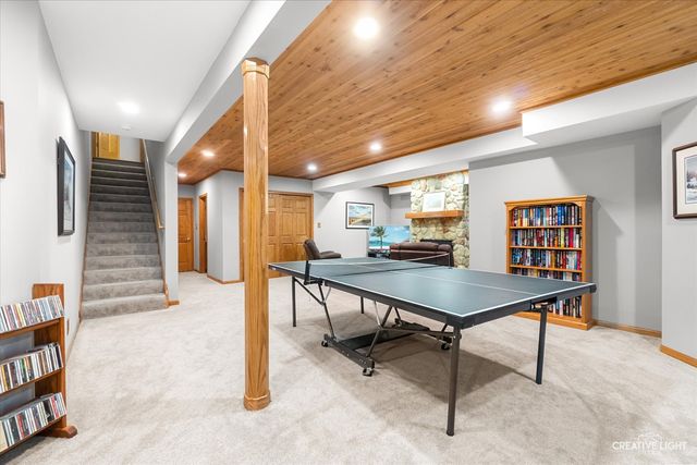 5 W Royal Oaks Drive, Bristol, IL 60512