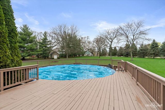 5 W Royal Oaks Drive, Bristol, IL 60512