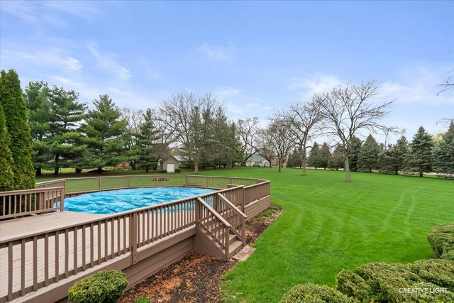 5 W Royal Oaks Drive, Bristol, IL 60512