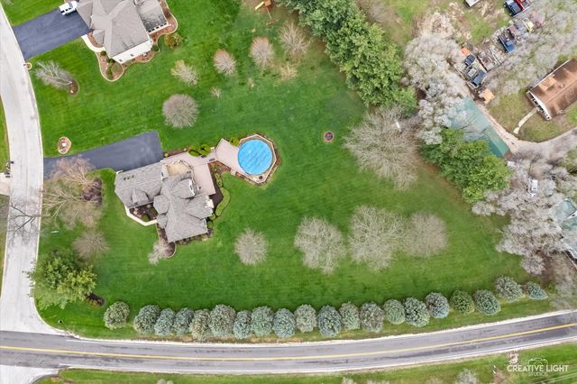 5 W Royal Oaks Drive, Bristol, IL 60512