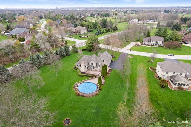 5 W Royal Oaks Drive, Bristol, IL 60512