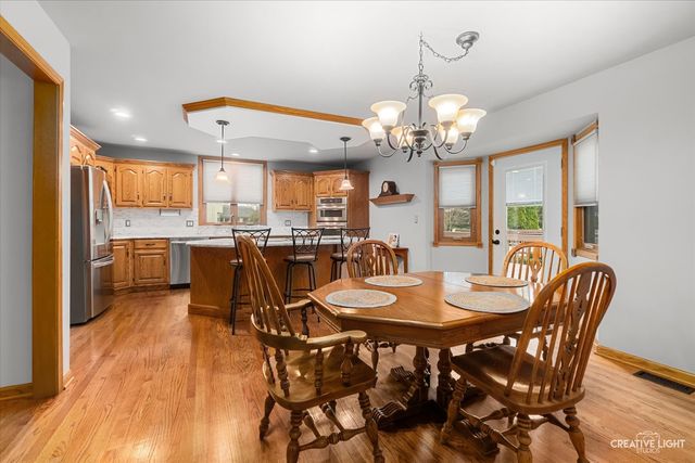 5 W Royal Oaks Drive, Bristol, IL 60512